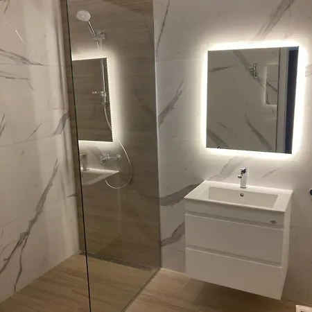 Апартамент Luxury One Bedroom In