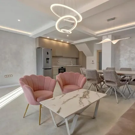 Luxury One Bedroom In * Warna